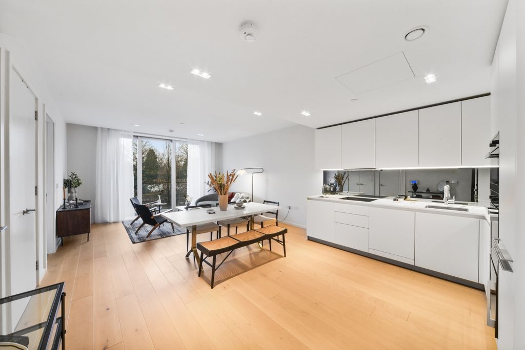 Property photo 1 of 19 Columbia Gardens