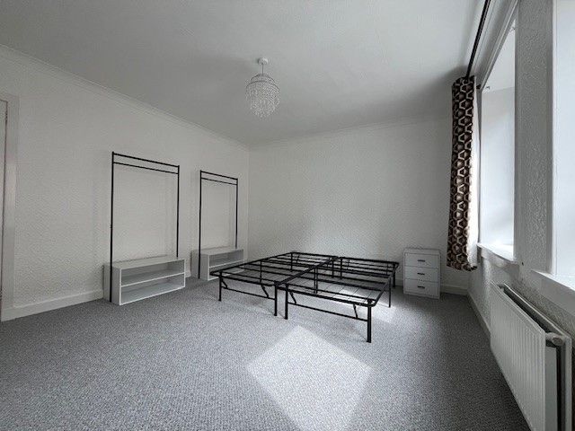 Property photo 2 of 10 Bedroom