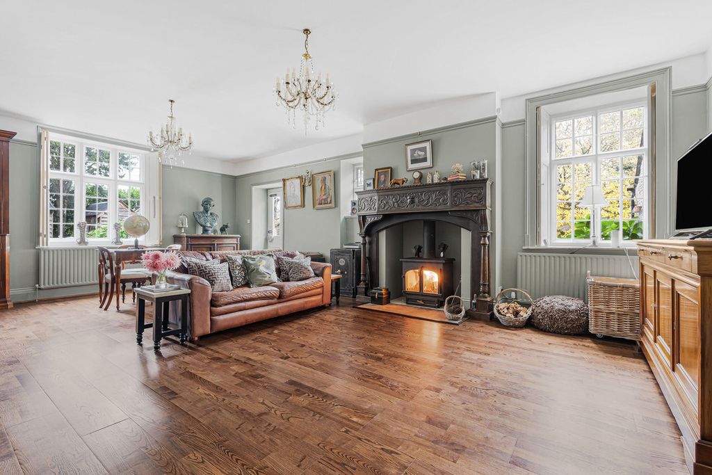 Property photo 2 of 29