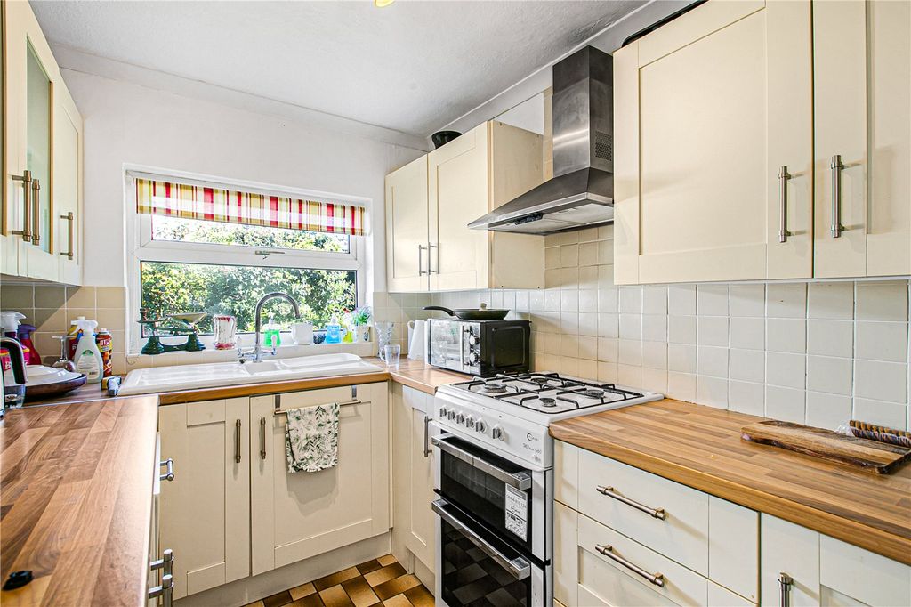 Property photo 3 of 20 Kitchen