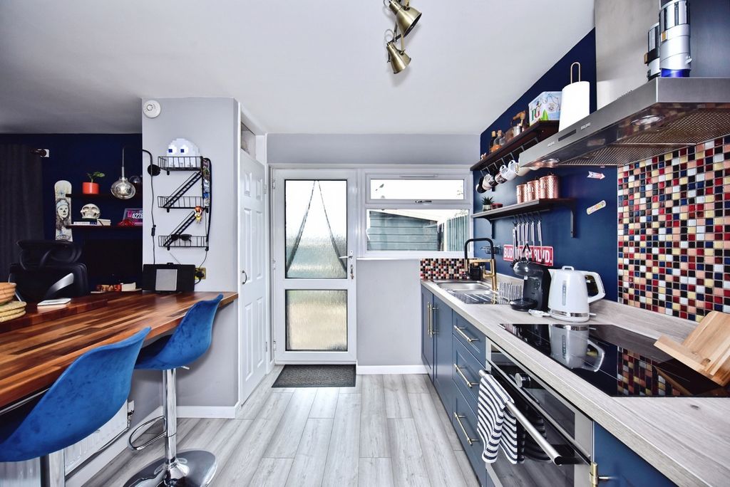 Property photo 3 of 10 Pbox-Img.Jpg