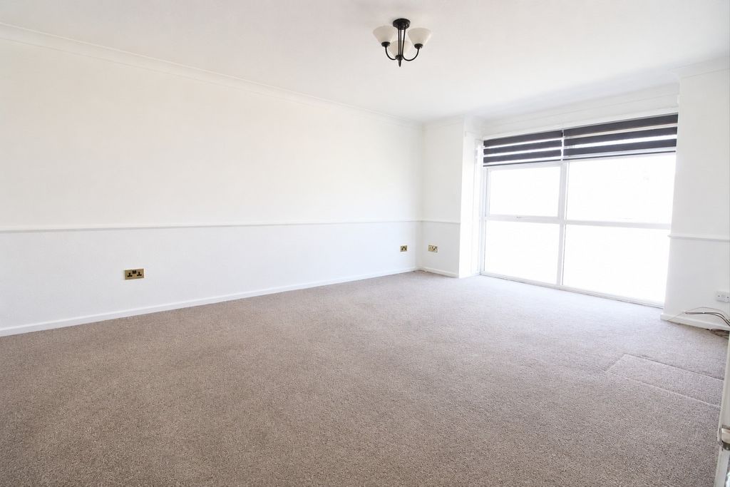 Property photo 3 of 7 5238173
