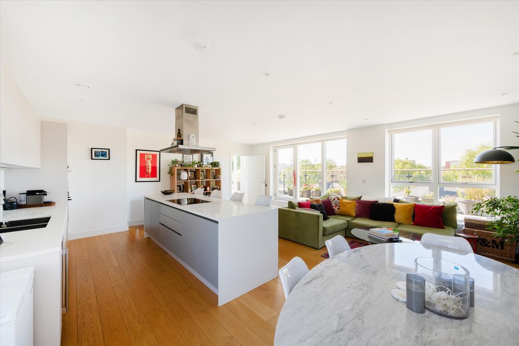 Property photo 1 of 18 Image