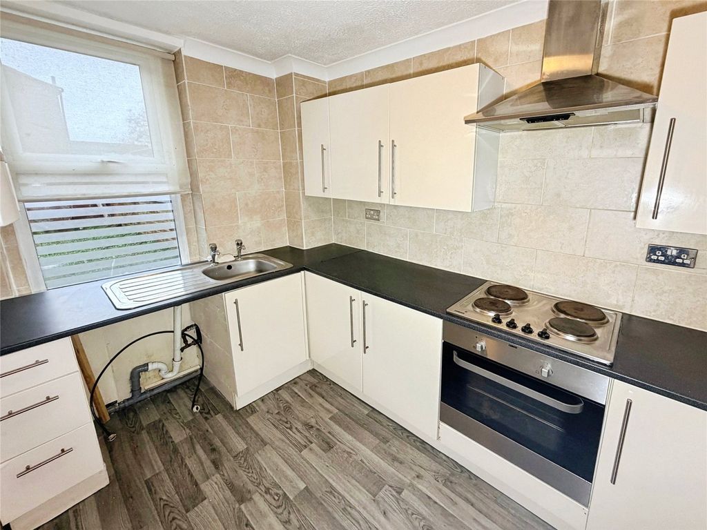 Property photo 2 of 10 Kitchen