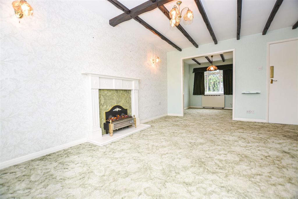 Property photo 3 of 13 Lounge