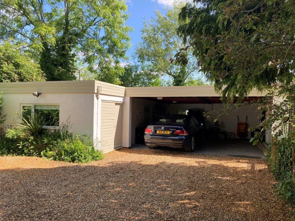 Property photo 2 of 22 Garage4