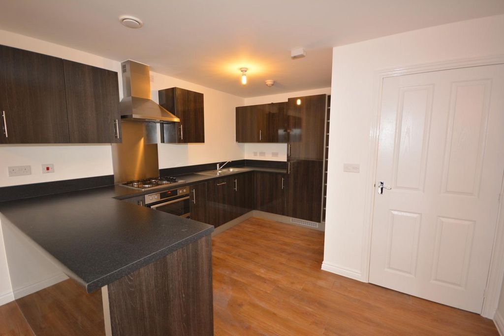 Property photo 3 of 6 Kitchen