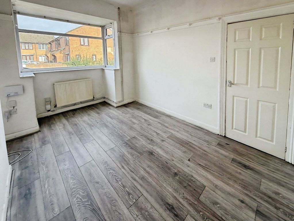 Property photo 3 of 16 Living Room