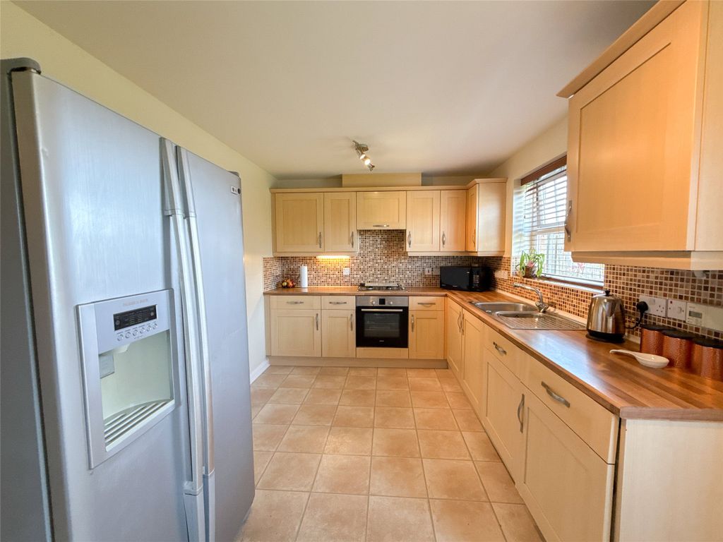 Property photo 3 of 27 Kitchen