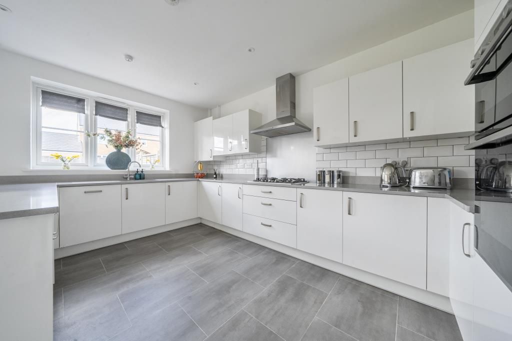 Property photo 2 of 20 Kitchen