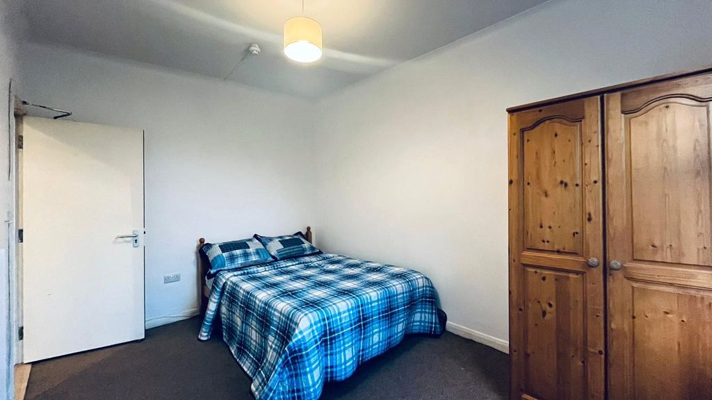 Property photo 3 of 9 Picture No. 27