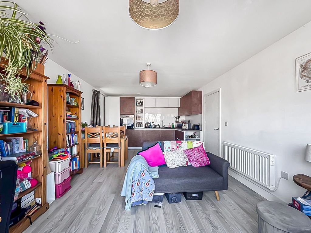 2 bed flat for saleGloucester GL2 photo 5