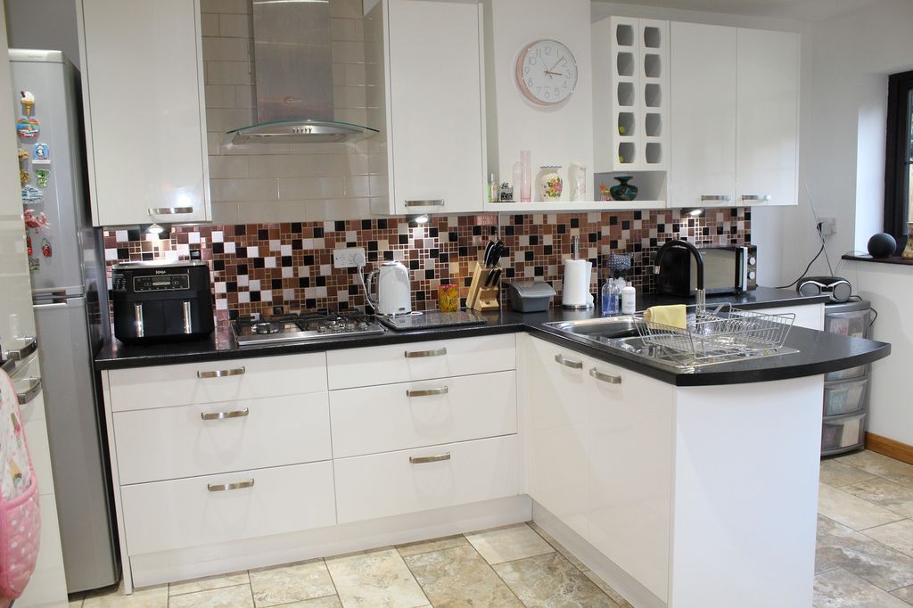 Property photo 3 of 13 Kitchen Area