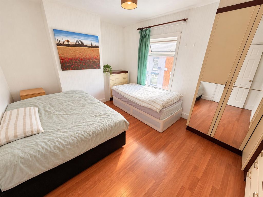 Property photo 3 of 8 Bed 1 New.Png