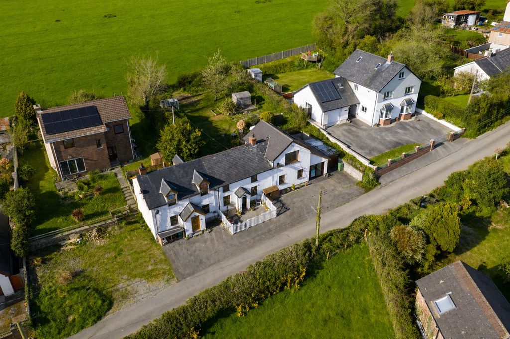 Property photo 2 of 33