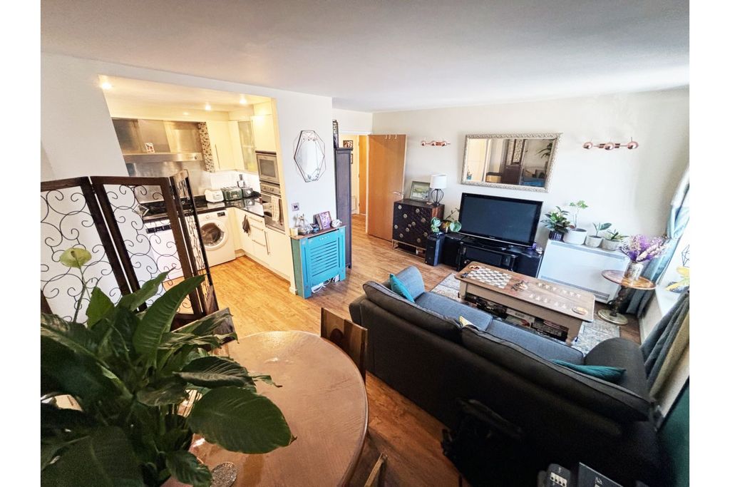 Property photo 3 of 11