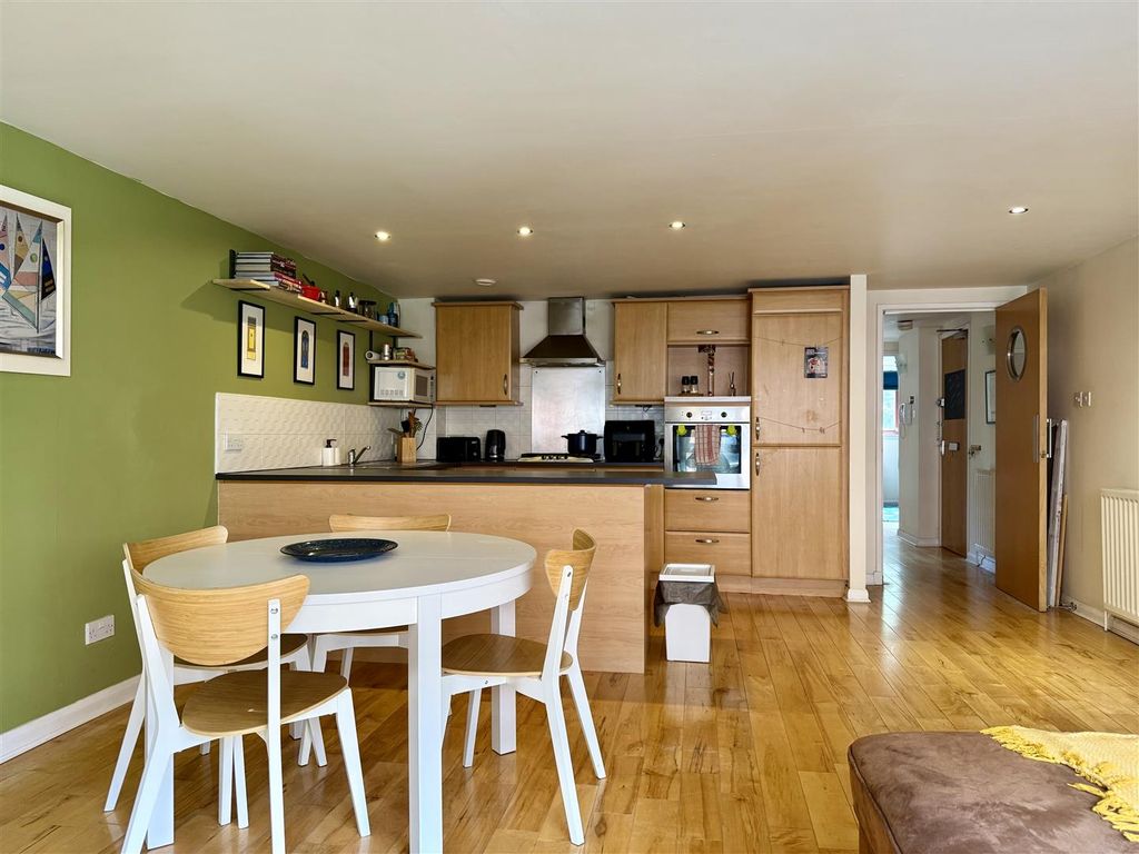 Property photo 3 of 11 Tempimagemev1Ht.Jpg
