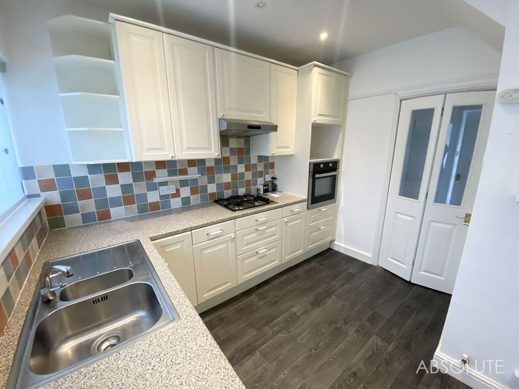 Property photo 3 of 15 Kitchen