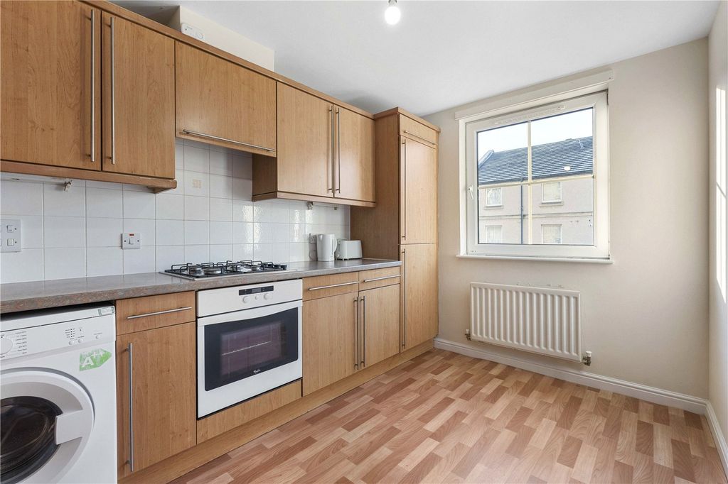 Property photo 2 of 23 Stead's Place 2