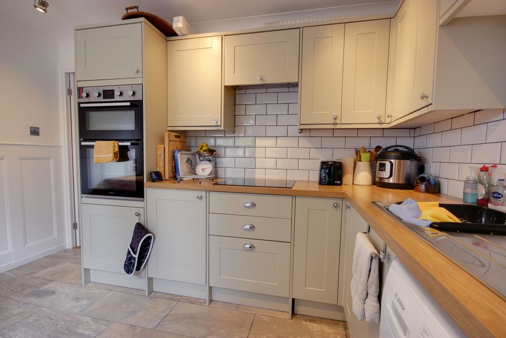 Property photo 3 of 16 1 Kit Din C