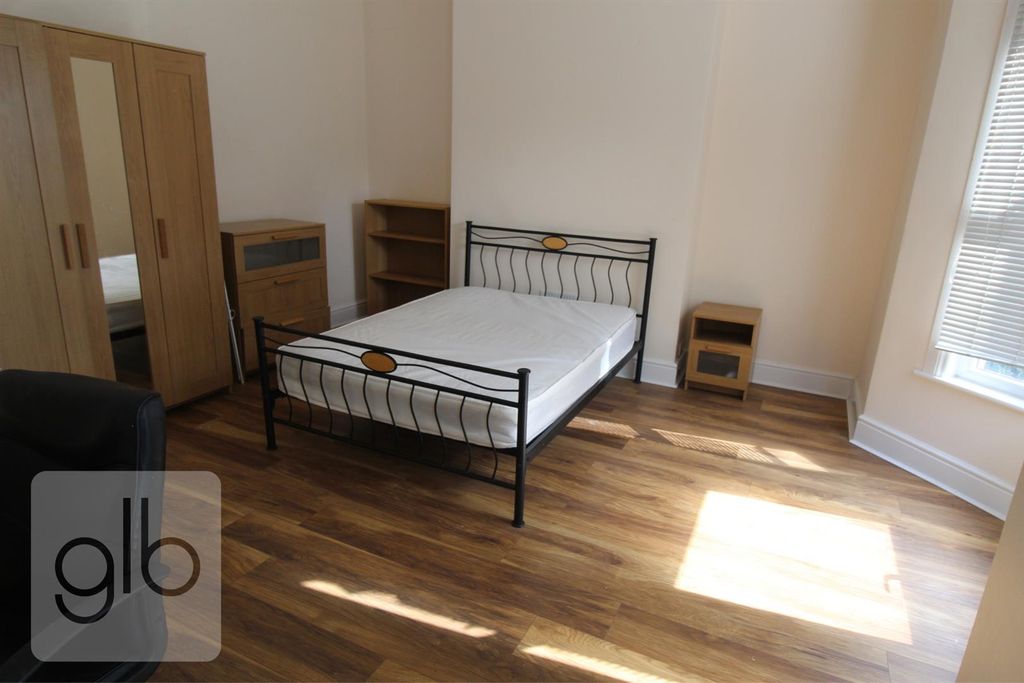 Property photo 3 of 10 25.Png