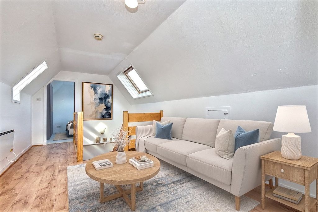 Property photo 2 of 27