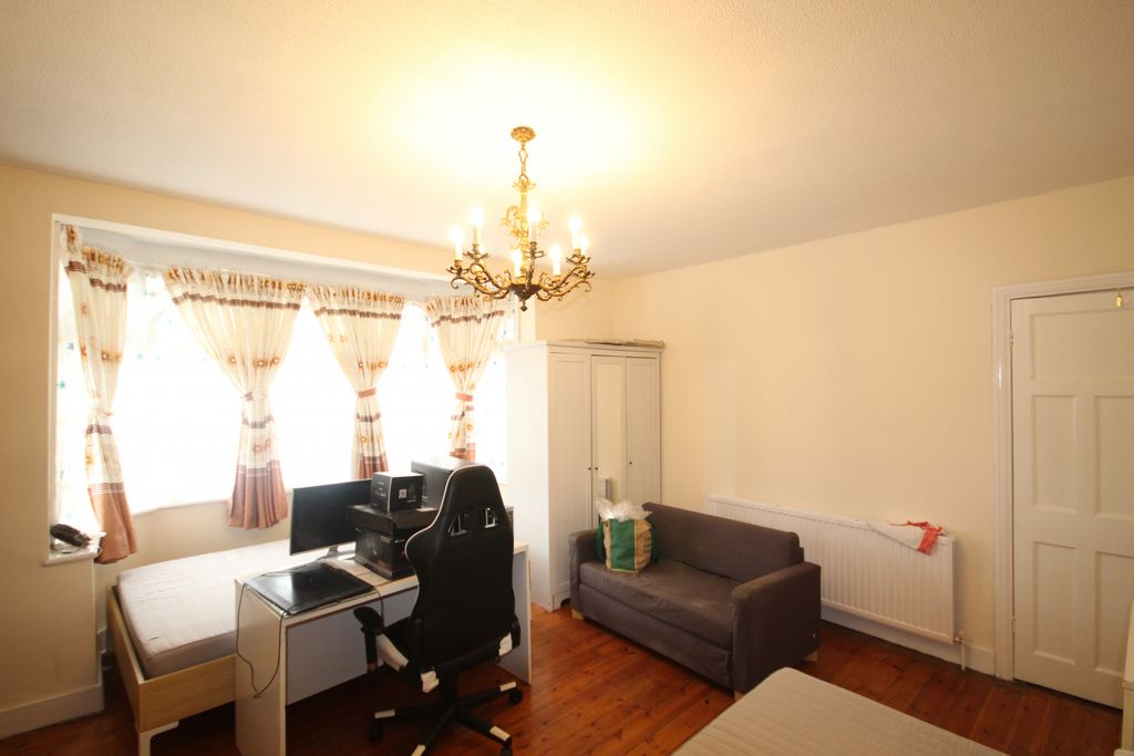 Property photo 3 of 7 Gallery