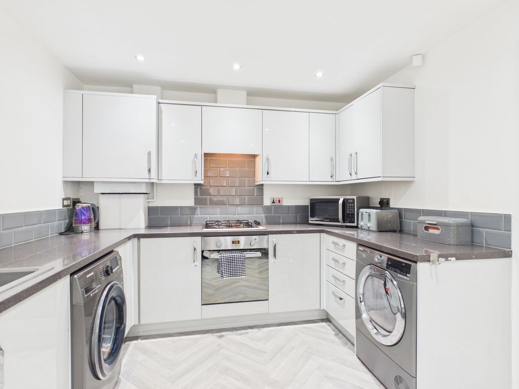 Property photo 2 of 29 Cam03729G0-Pr0260-Still003