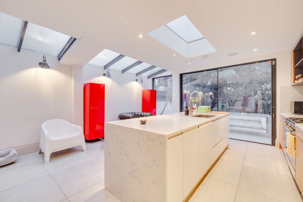 Property photo 2 of 9