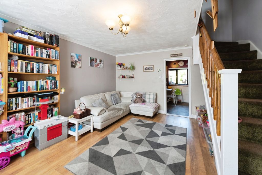 Property photo 3 of 17 Pbox-Img.Jpg