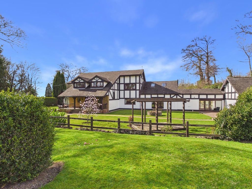 Property photo 1 of 25 Front (Exterior)