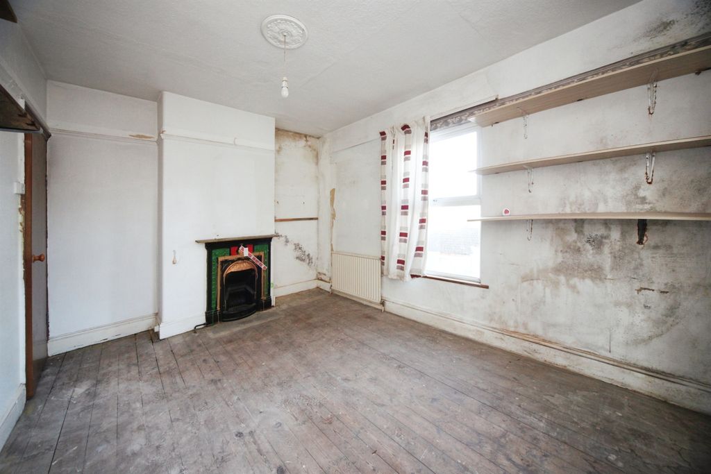 Property photo 3 of 17