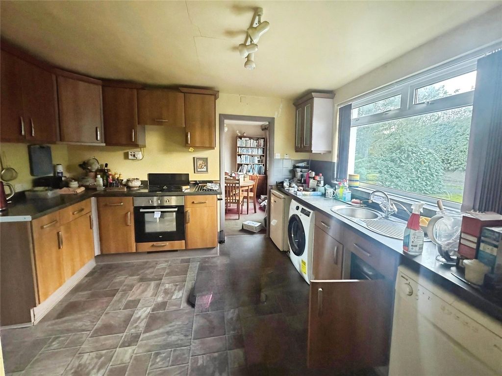 Property photo 2 of 9 Kitchen