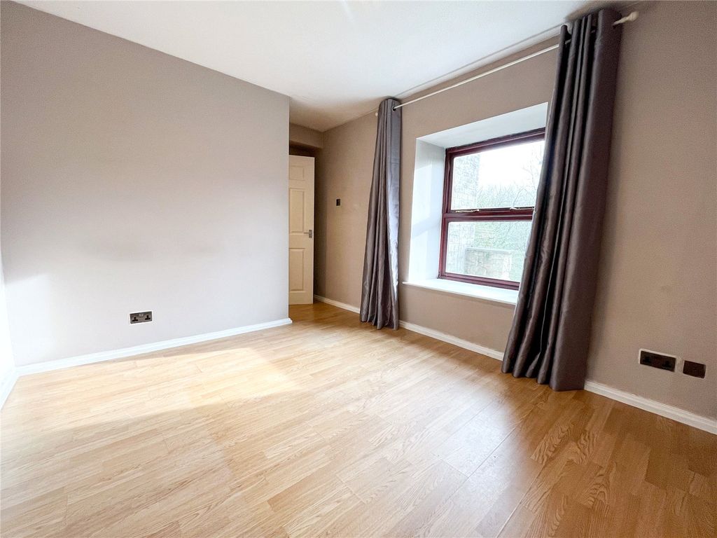 Property photo 2 of 11 Lounge