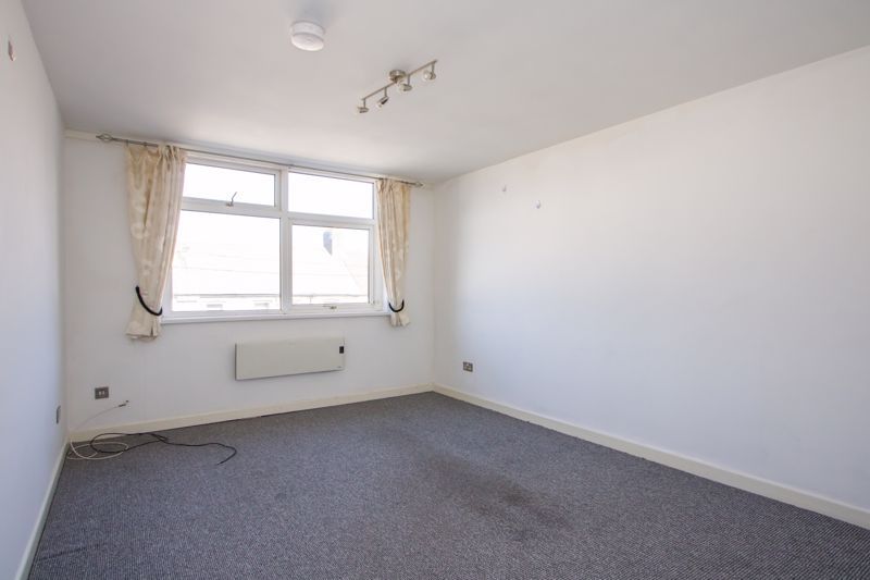 Property photo 2 of 8 Photo 3