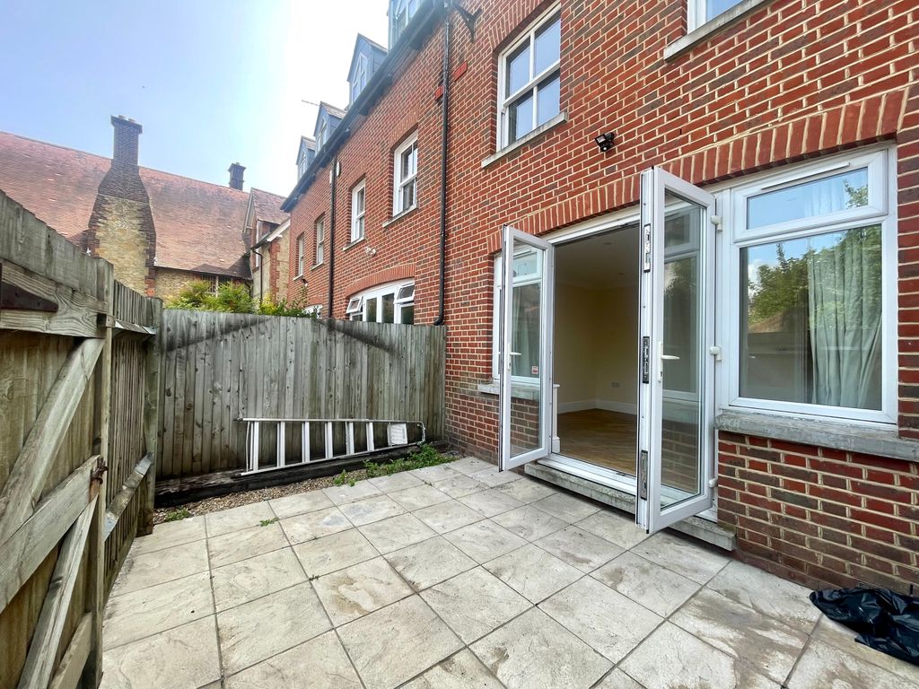 Property photo 2 of 27