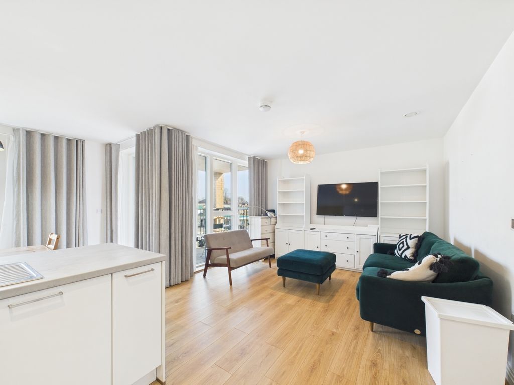 Property photo 1 of 11 Cam03750G0-Pr0038-Still009