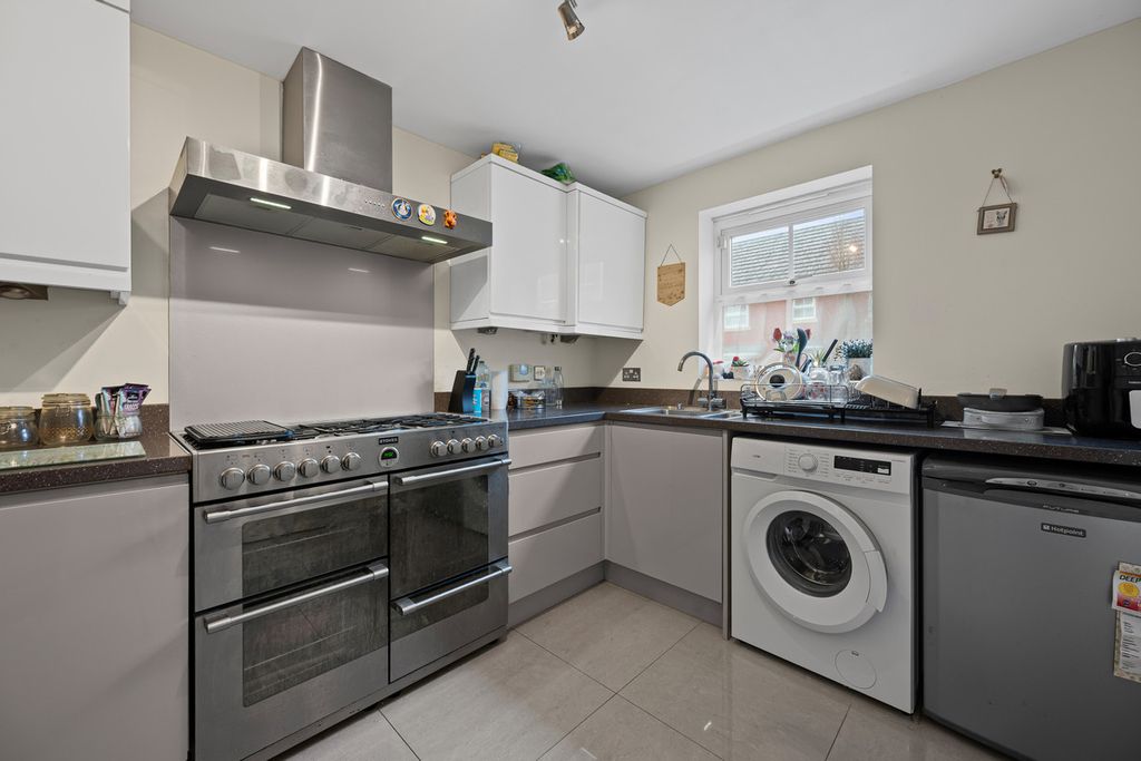 Property photo 3 of 28