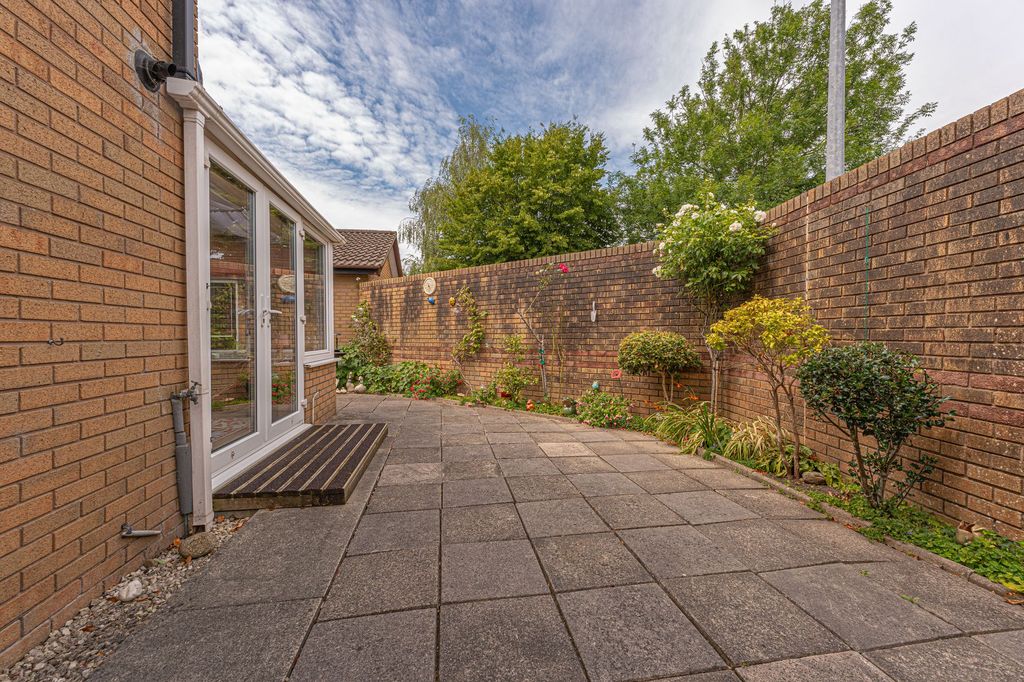 Property photo 2 of 27