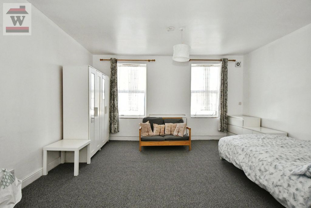 Property photo 3 of 4