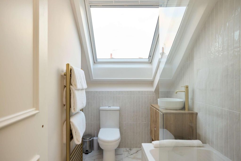 Property photo 3 of 13 Bathroom