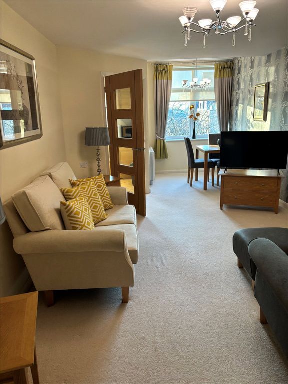 Property photo 3 of 12 Lounge/Dining