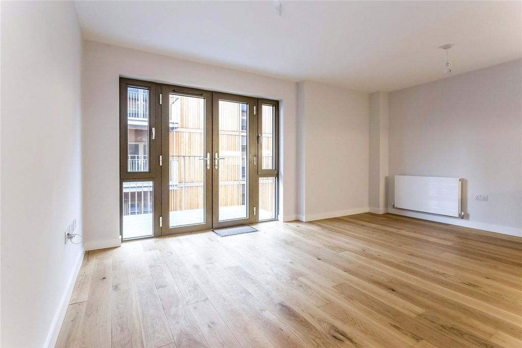 Property photo 2 of 8 Sitting Area