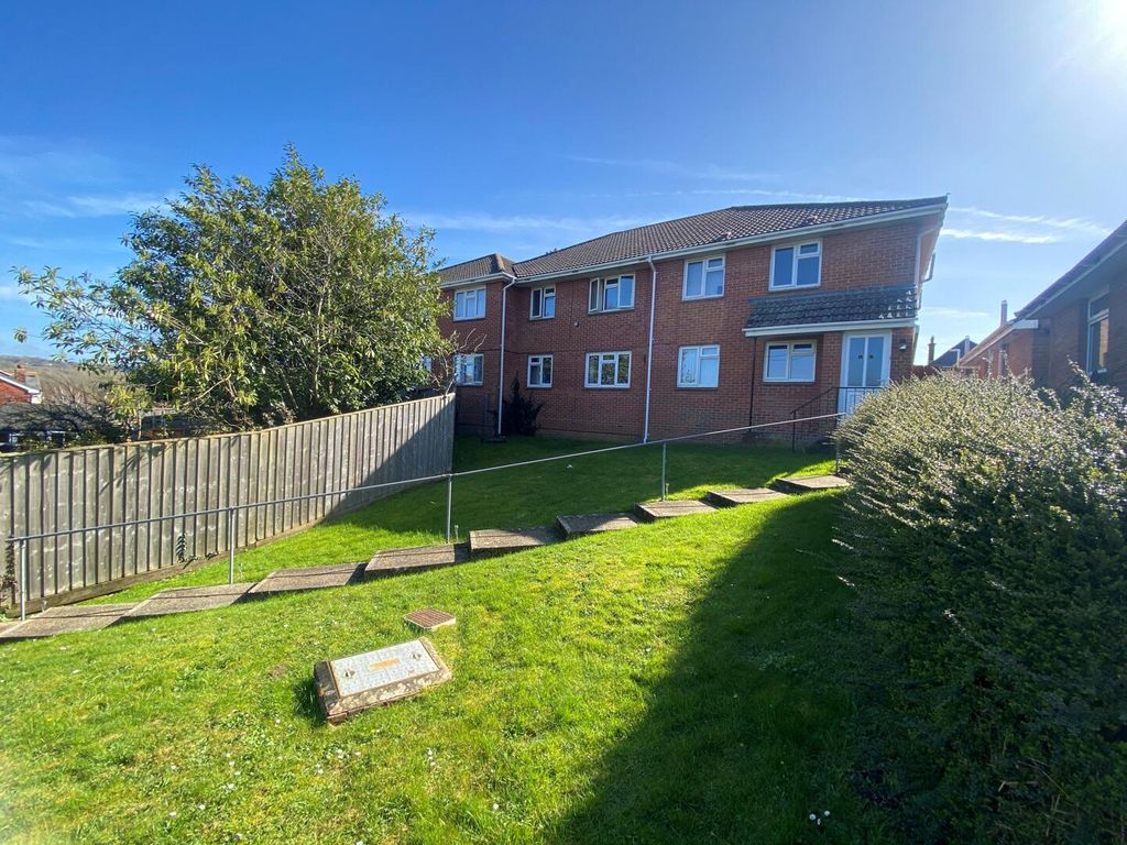 Property photo 1 of 7 Front (Exterior)