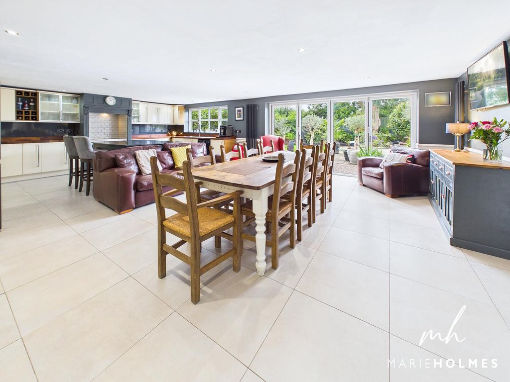 Property photo 2 of 40 Dining Kitchen