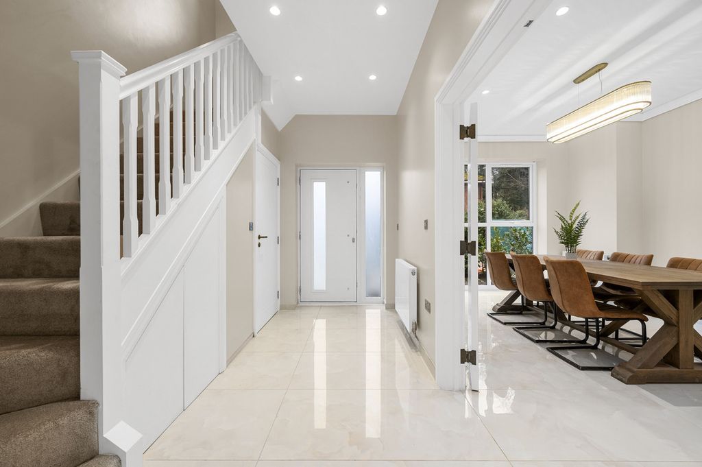 Property photo 2 of 34