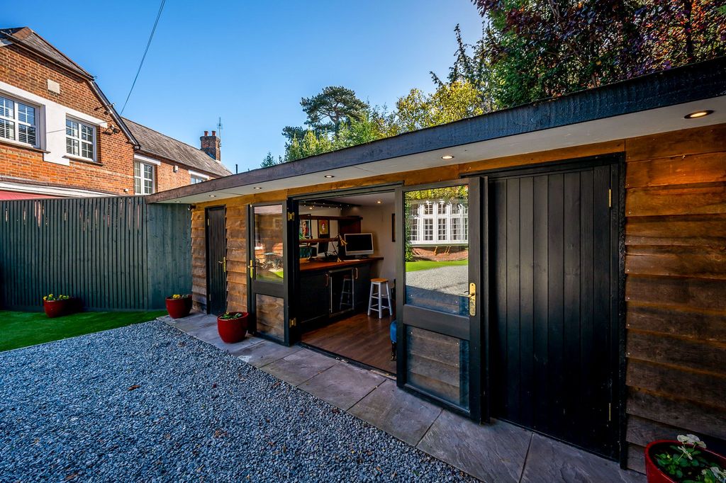 Property photo 3 of 25