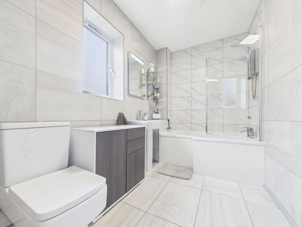 Property photo 2 of 35