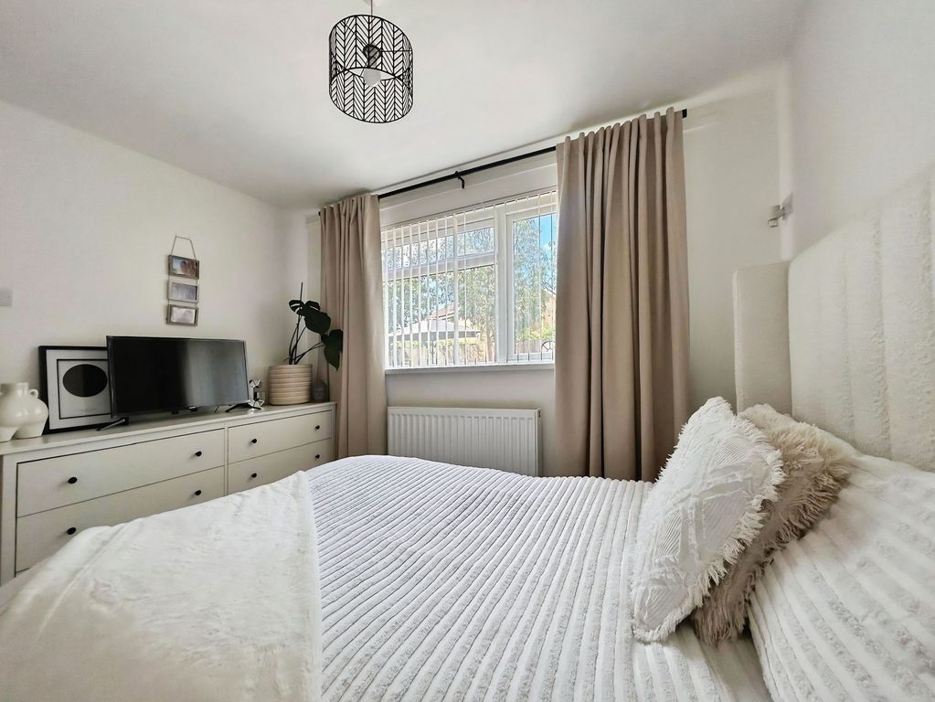 2 bed flat for saleCae Glas, Pencoed CF35 photo 5