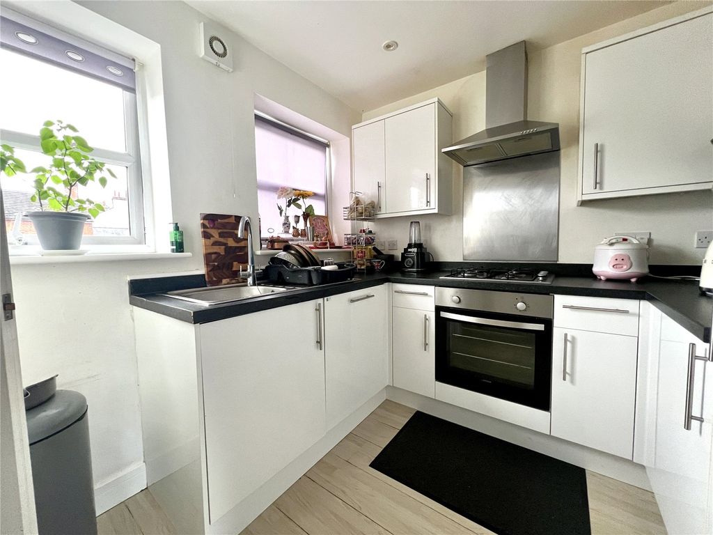 Property photo 3 of 9 Kitchen